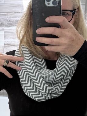 Eileen Fisher gray and white organic cotton chevron knit infinity scarf